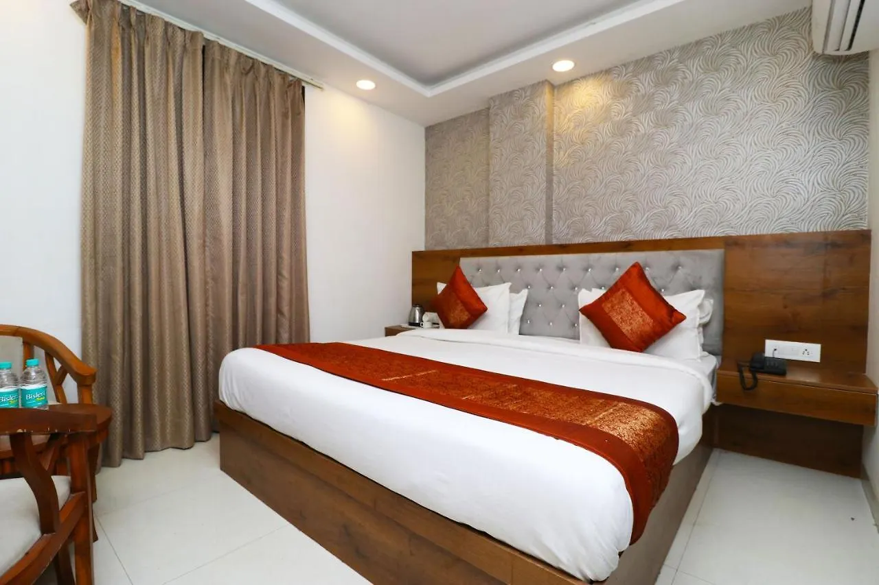Hotel Belwood - A Well Hygiene Property New Delhi 4*,